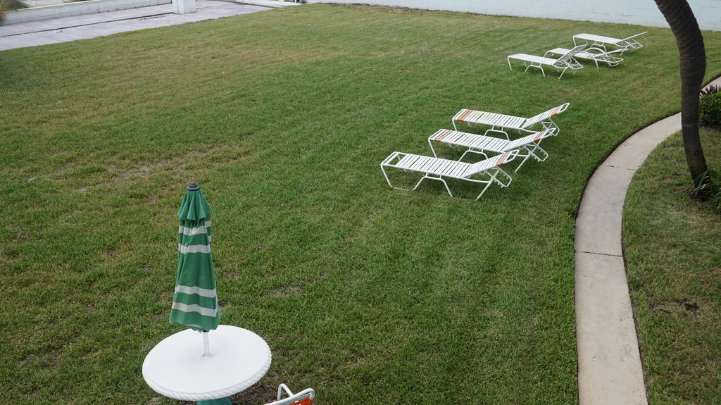 Tropic Terrace Of Treasure Island Hotel St. Pete Beach Bagian luar foto